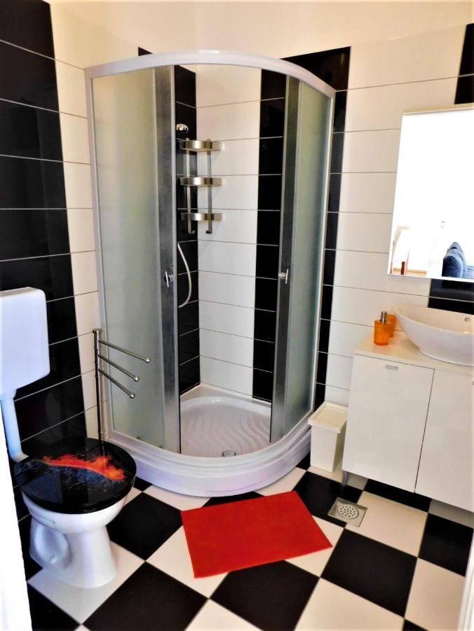 Toncic Apartment *